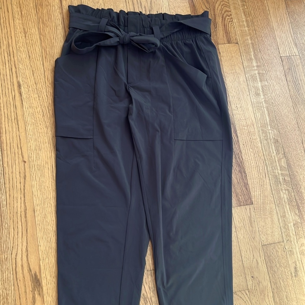 Athleta skyline crop pants size 6 army green